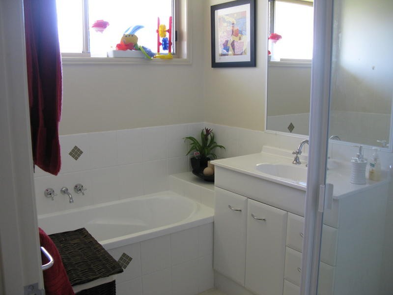 15 Topaz Circuit, Urangan QLD 4655