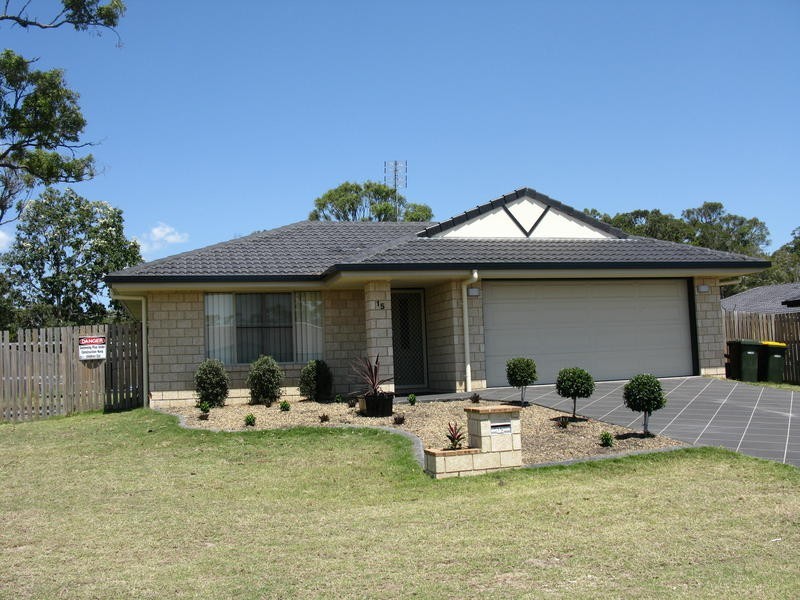 15 Topaz Circuit, Urangan QLD 4655