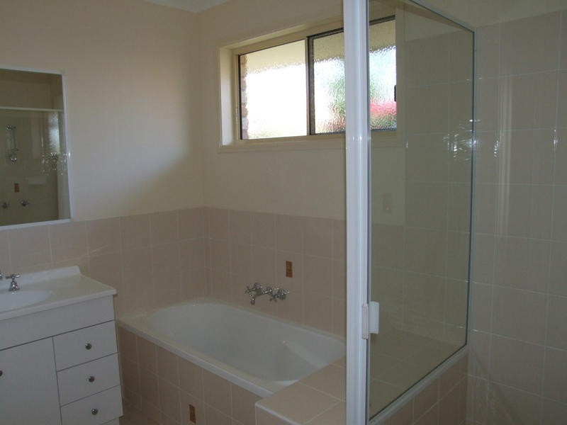 15 Mainsail Court, Point Vernon QLD 4655