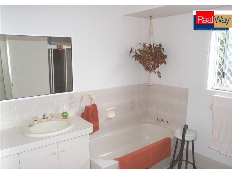 5 Awinya Court, Urraween QLD 4655