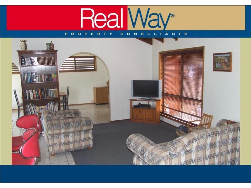 8 Acacia Street, Point Vernon QLD 4655