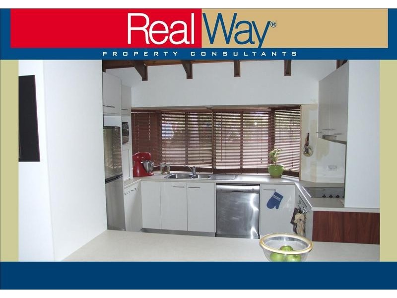 8 Acacia Street, Point Vernon QLD 4655