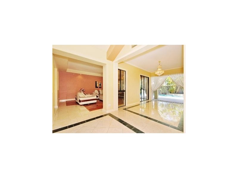 16 Applegum Court, Robina QLD 4226