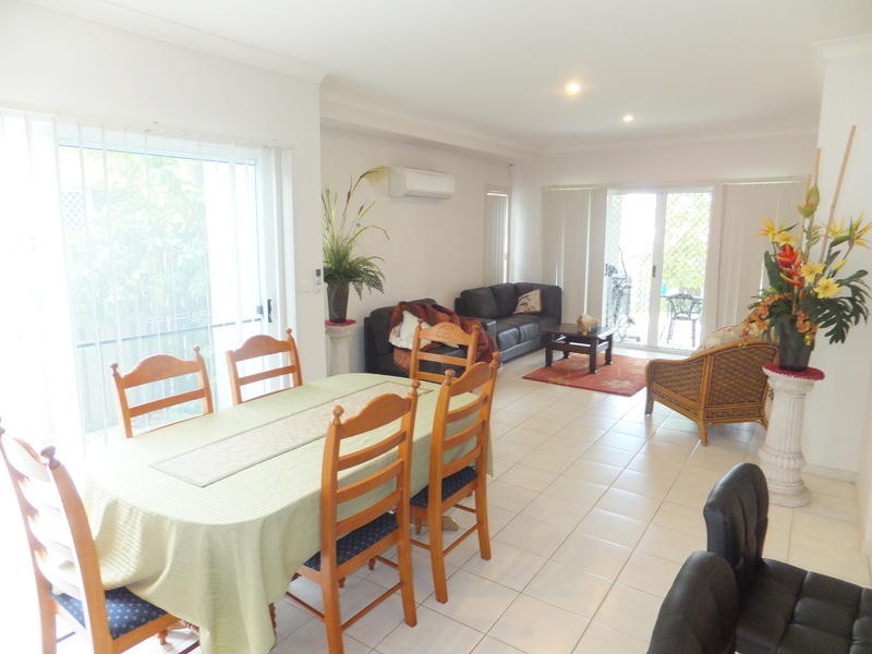 69 Azzurra Drive, Varsity Lakes QLD 4227