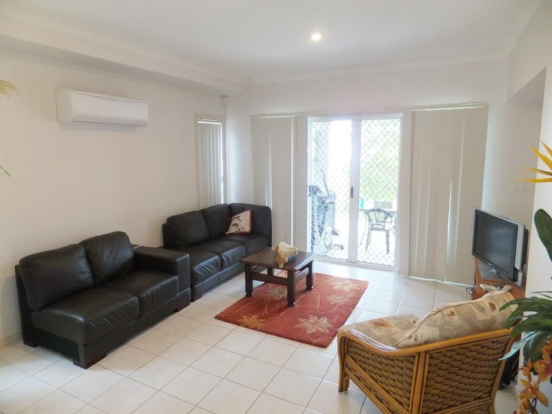 69 Azzurra Drive, Varsity Lakes QLD 4227