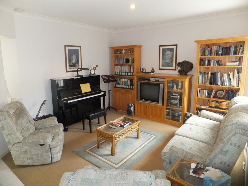 69 Azzurra Drive, Varsity Lakes QLD 4227