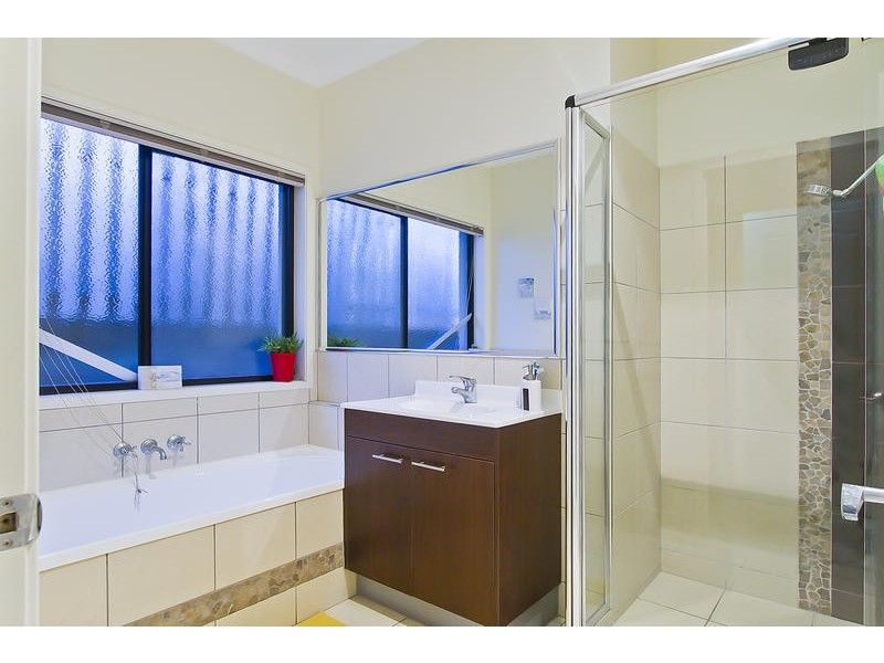 111 Bayswater Avenue, Varsity Lakes QLD 4227