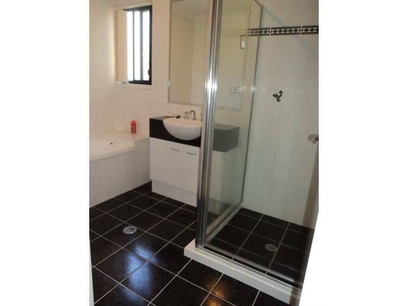 19 Bayswater Avenue, Varsity Lakes QLD 4227