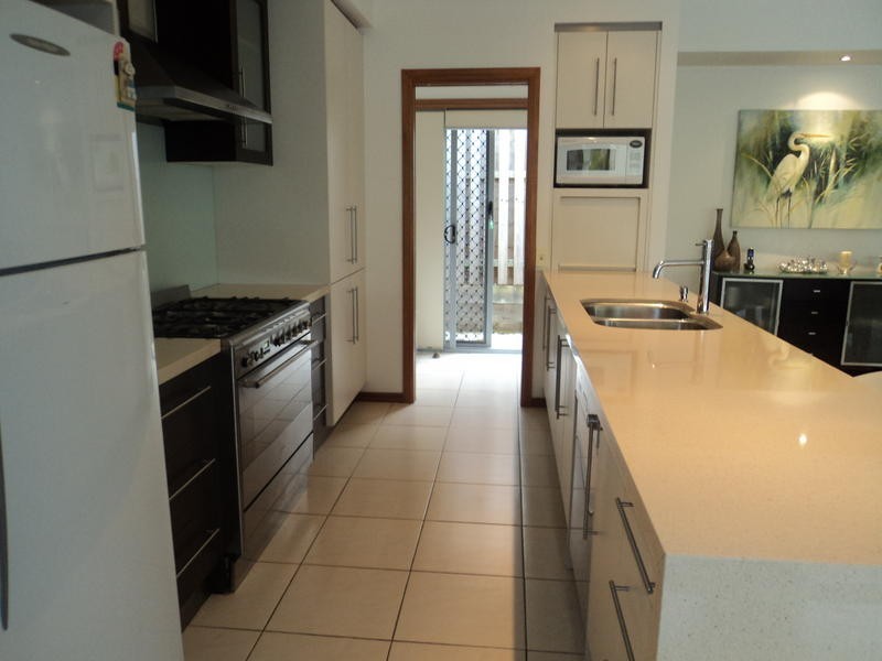 77 Bayswater Avenue, Varsity Lakes QLD 4227