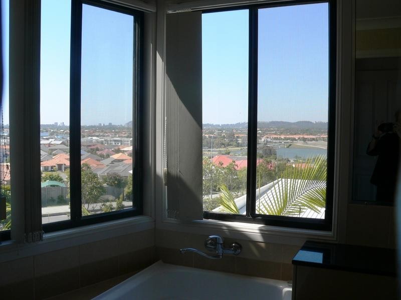 3/ 8 Blueridge Crescent, Varsity Lakes QLD 4227