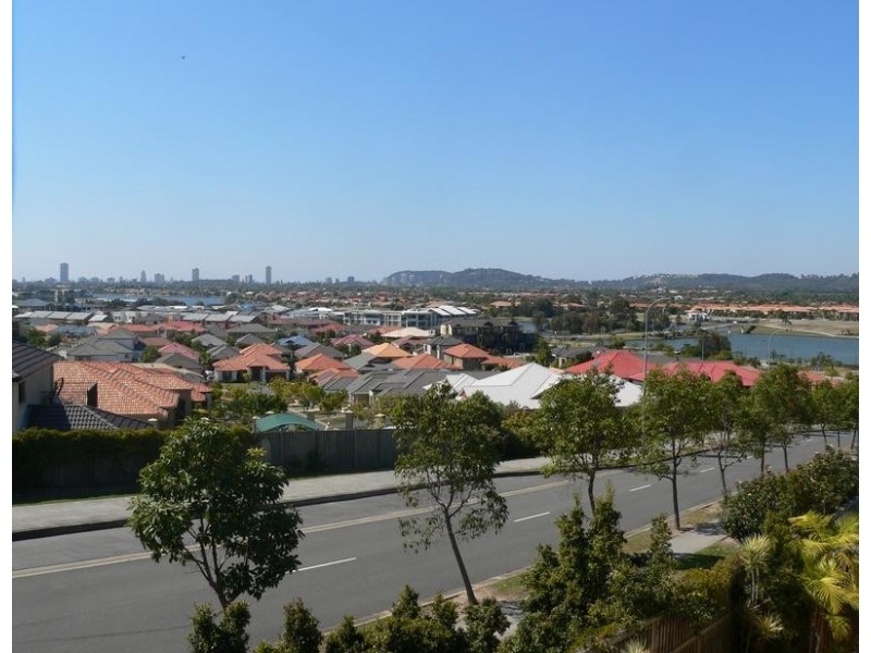 3/ 8 Blueridge Crescent, Varsity Lakes QLD 4227