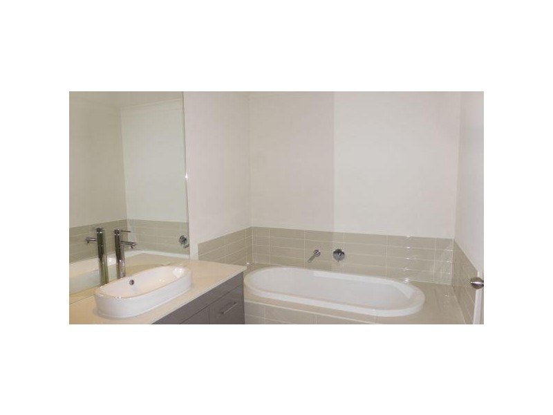 @/ 2 Bourton Road, Merrimac QLD 4226