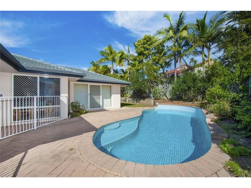 7 Brighton Cr, Robina QLD 4226