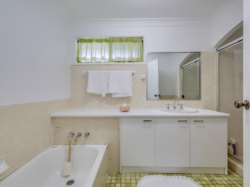 38 Bronzewing Close, Elanora QLD 4221