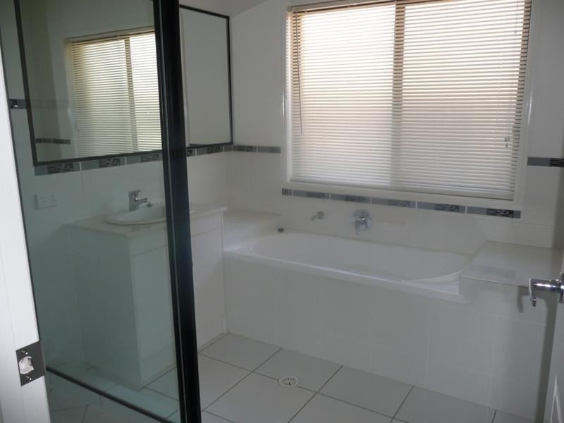 29 Campelles Avenue, Varsity Lakes QLD 4227