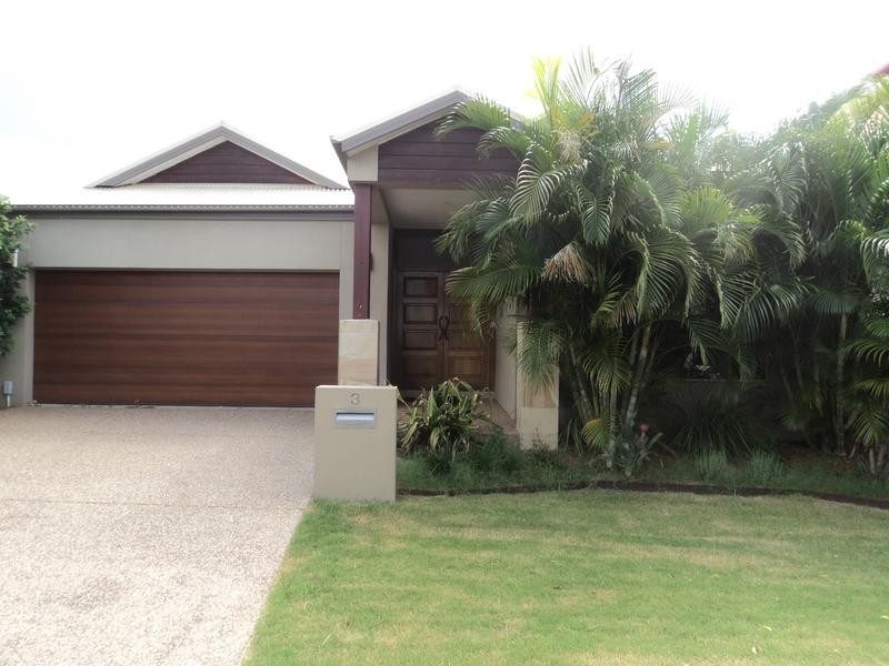 3 Campelles Avenue, Varsity Lakes QLD 4227