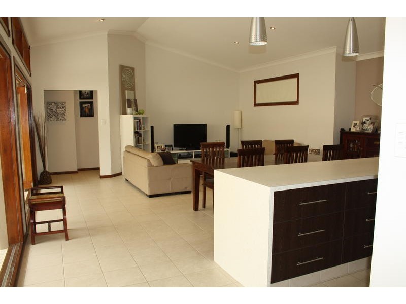 3 Campelles Avenue, Varsity Lakes QLD 4227