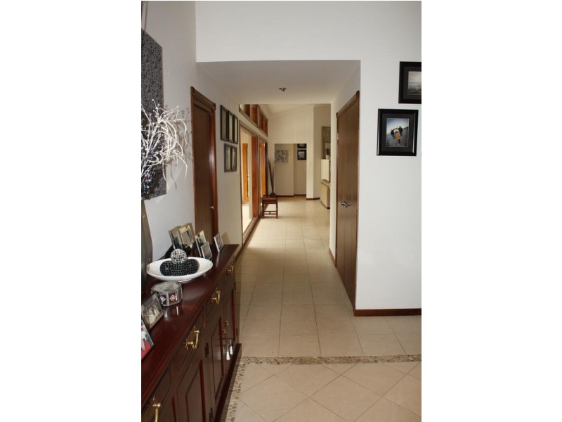 3 Campelles Avenue, Varsity Lakes QLD 4227