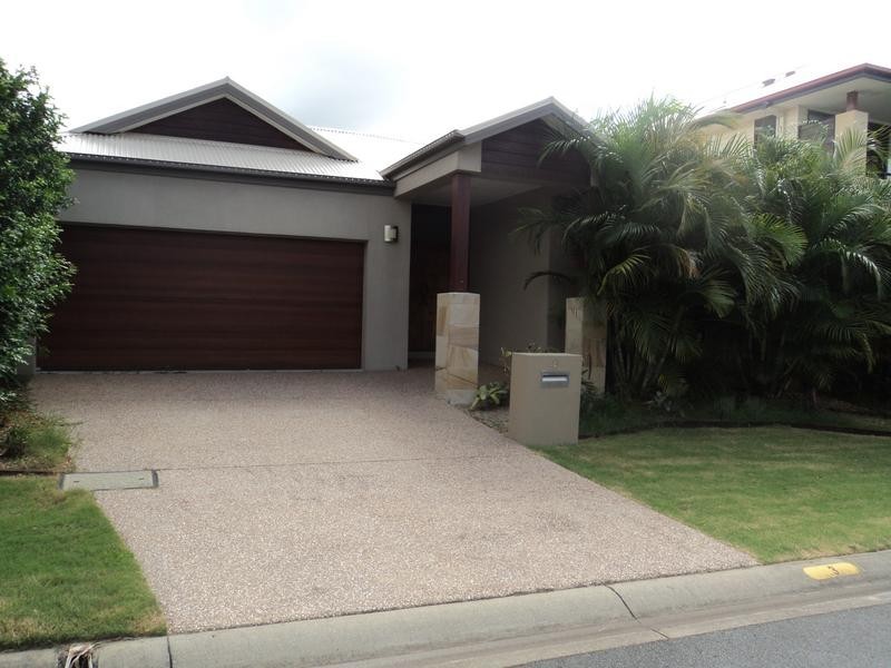 3 Campelles Avenue, Varsity Lakes QLD 4227