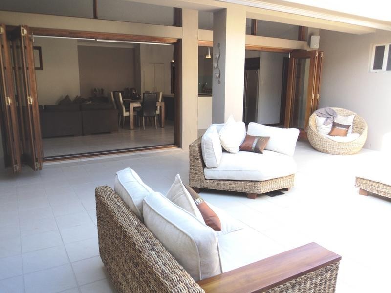 3 Campelles Avenue, Varsity Lakes QLD 4227