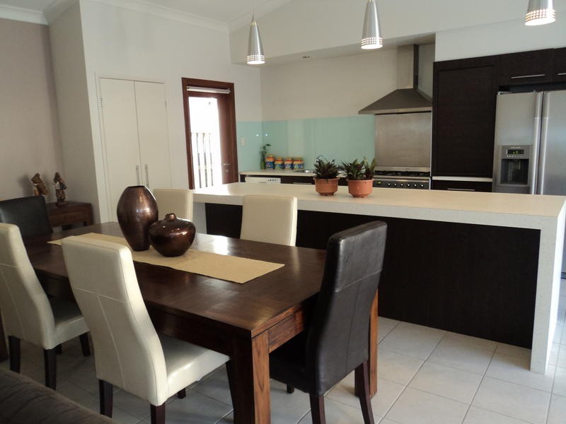 3 Campelles Avenue, Varsity Lakes QLD 4227