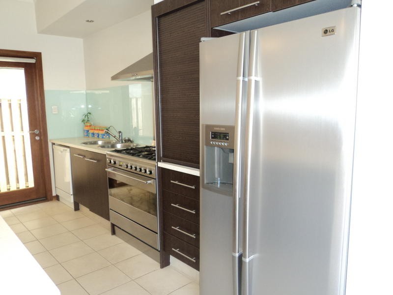 3 Campelles Avenue, Varsity Lakes QLD 4227