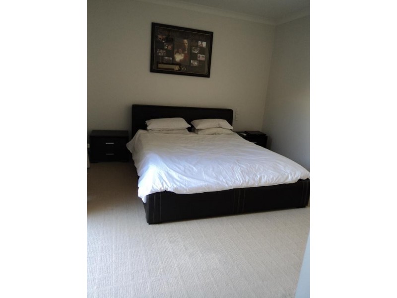 3 Campelles Avenue, Varsity Lakes QLD 4227