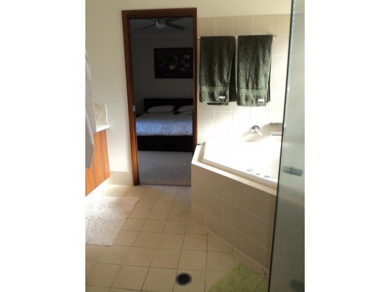 3 Campelles Avenue, Varsity Lakes QLD 4227