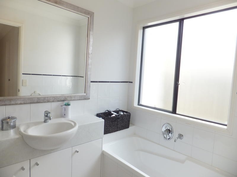 4 Carpentaria Court, Robina QLD 4226