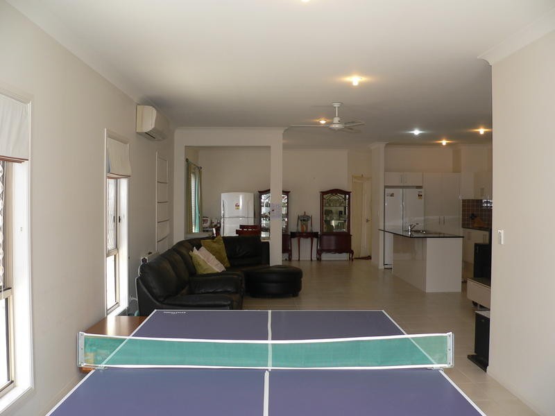 27 Castello Circuit, Varsity Lakes QLD 4227