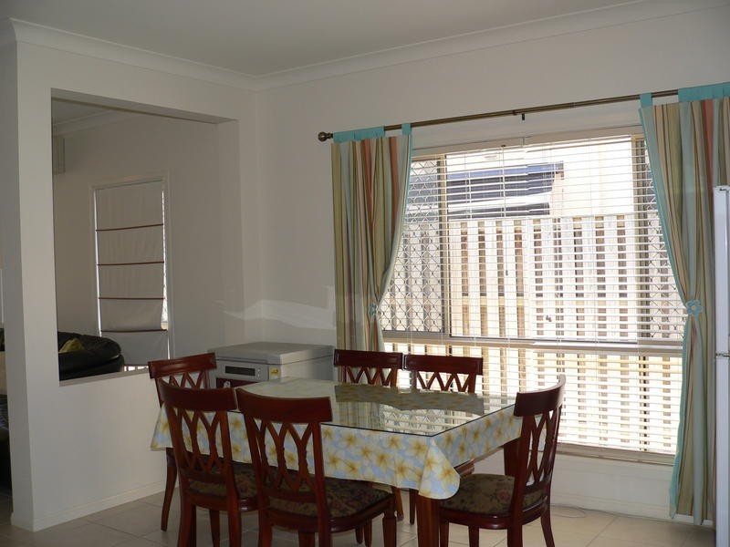 27 Castello Circuit, Varsity Lakes QLD 4227