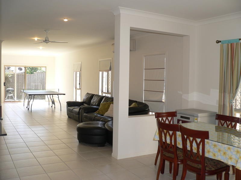 27 Castello Circuit, Varsity Lakes QLD 4227