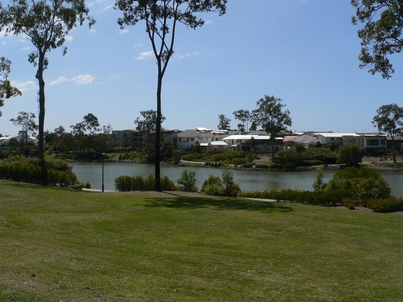 27 Castello Circuit, Varsity Lakes QLD 4227