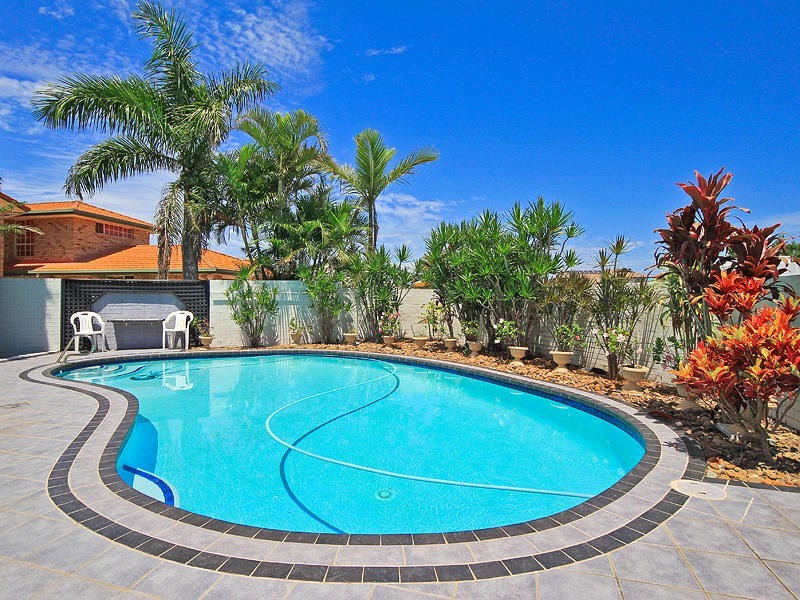 5 Cedros Place, Clear Island Waters QLD 4226