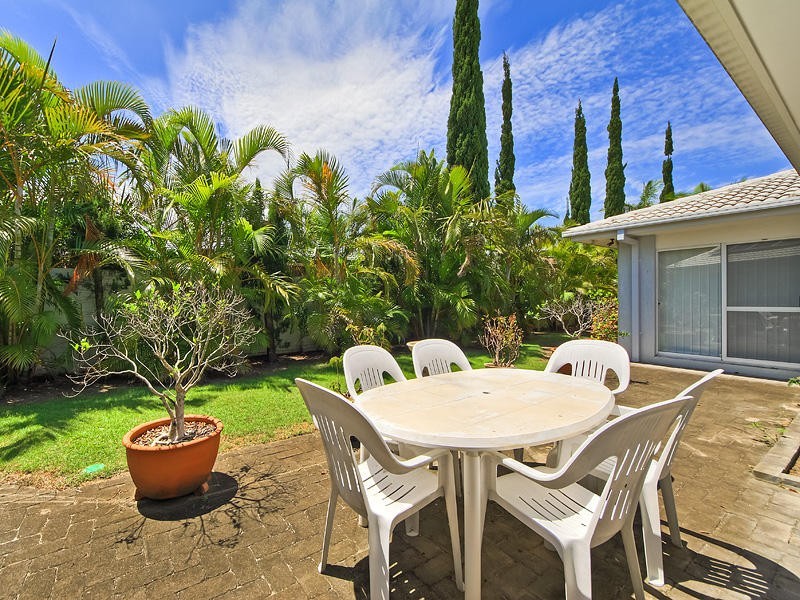 5 Cedros Place, Clear Island Waters QLD 4226