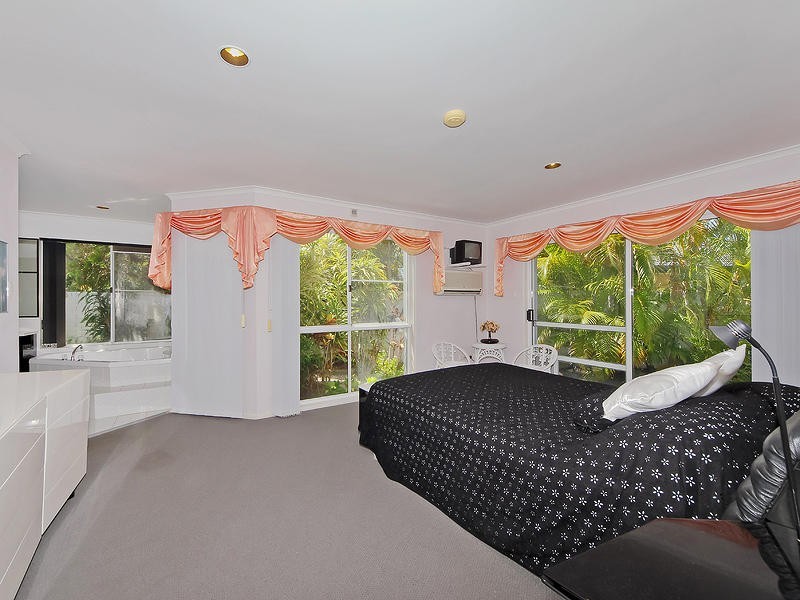 5 Cedros Place, Clear Island Waters QLD 4226