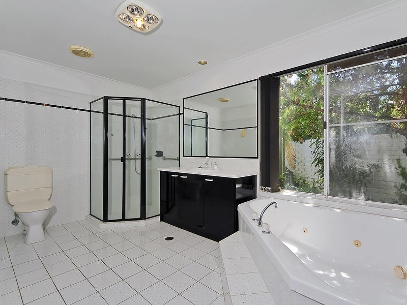 5 Cedros Place, Clear Island Waters QLD 4226