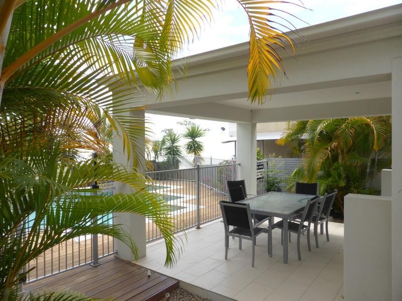 2/ 10 Cezaire Avenue, Varsity Lakes QLD 4227