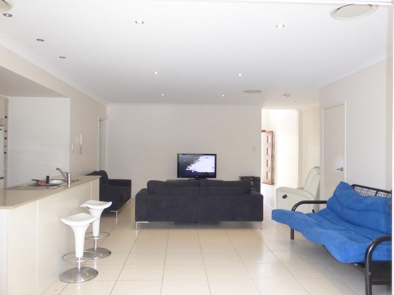 2/ 10 Cezaire Avenue, Varsity Lakes QLD 4227