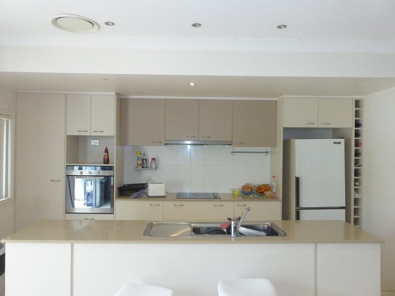 2/ 10 Cezaire Avenue, Varsity Lakes QLD 4227