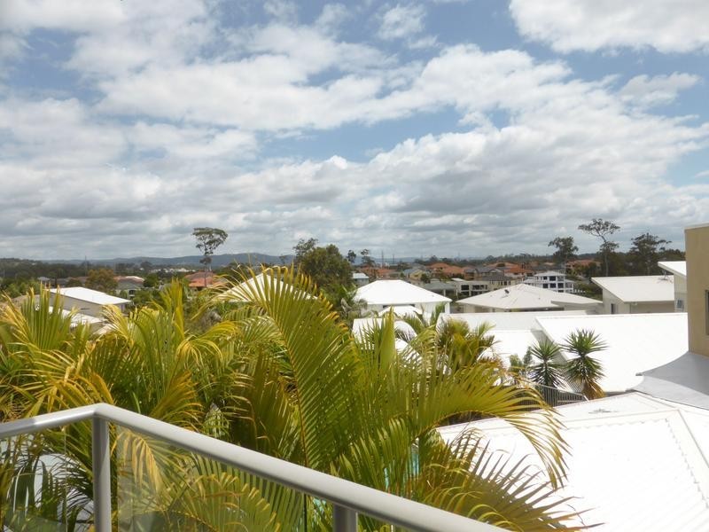 2/ 10 Cezaire Avenue, Varsity Lakes QLD 4227