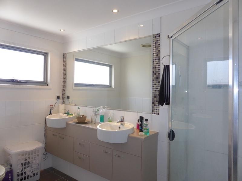 2/ 10 Cezaire Avenue, Varsity Lakes QLD 4227