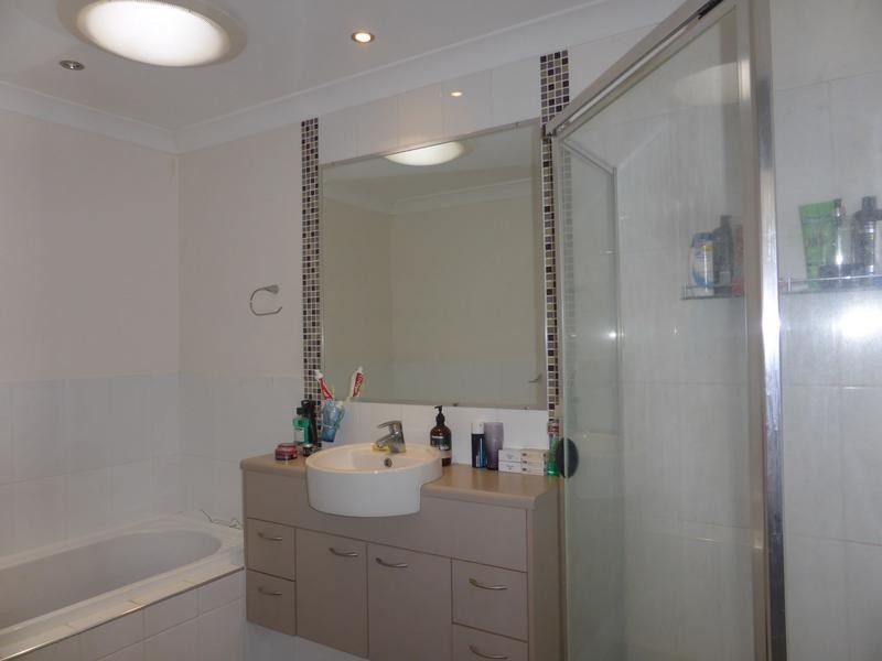 2/ 10 Cezaire Avenue, Varsity Lakes QLD 4227