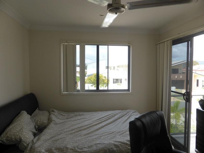 2/ 10 Cezaire Avenue, Varsity Lakes QLD 4227