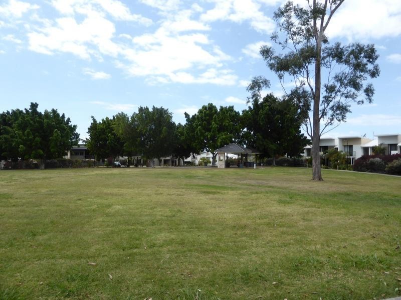 2/ 10 Cezaire Avenue, Varsity Lakes QLD 4227