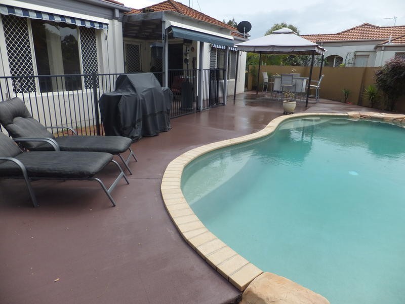15 Coral Tree Court, Robina QLD 4226