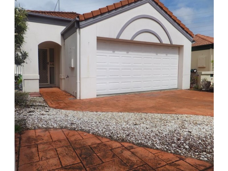 15 Coral Tree Court, Robina QLD 4226