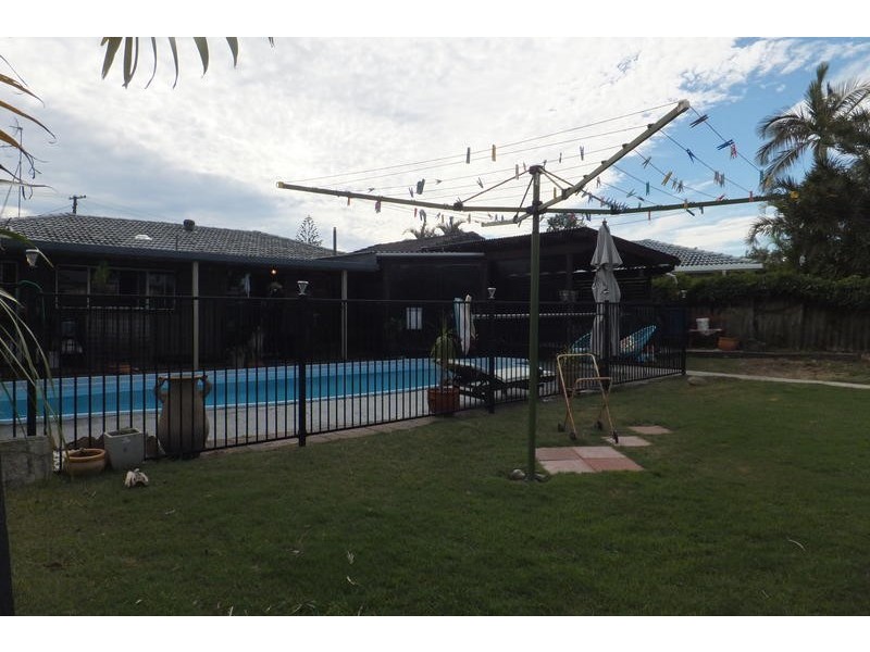 3 Denawen Street, Palm Beach QLD 4221