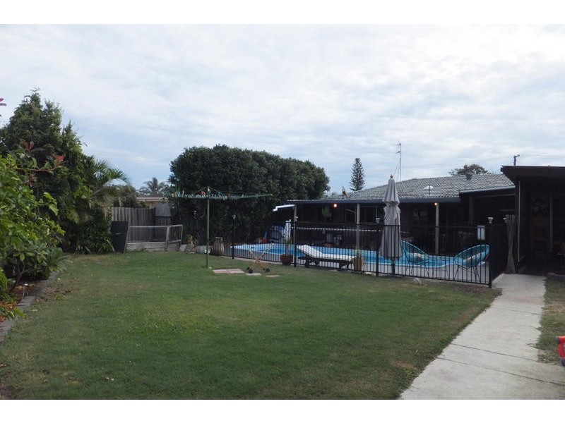 3 Denawen Street, Palm Beach QLD 4221