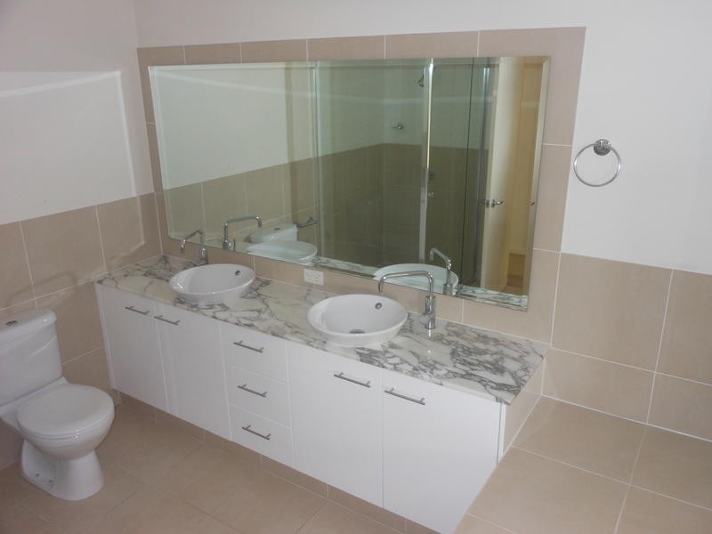 229 Easthill Drive, Robina QLD 4226